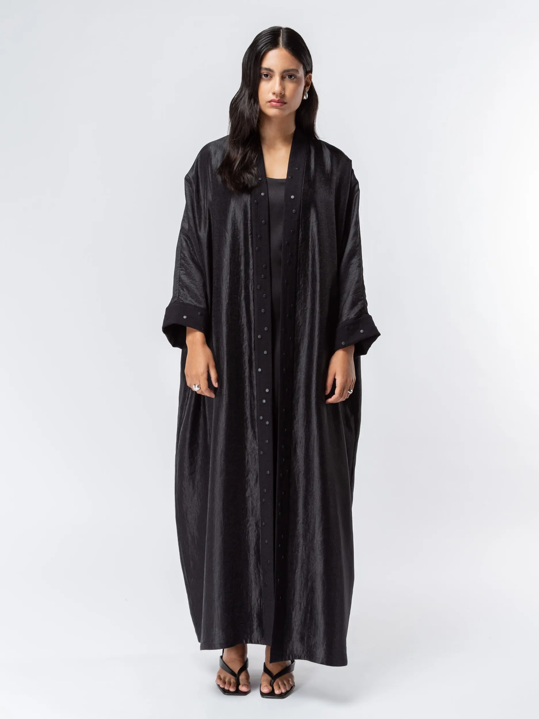 emirati-womens-day-gift-guide-abaya