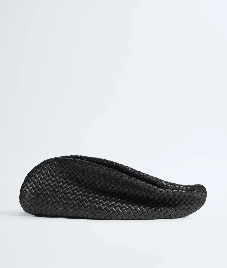 A product image of the Onda Clutch by Bottega Veneta
