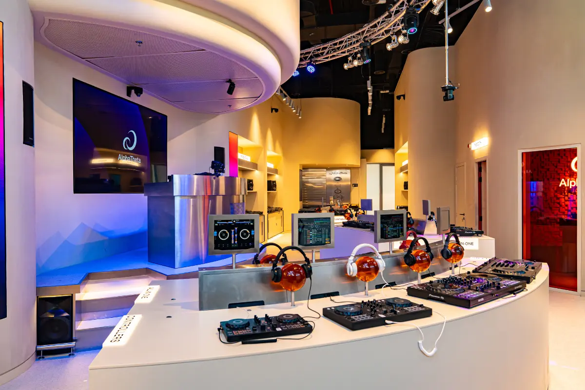 dubais-alphatheta-store-dj-workshops-featured-image - Soigné Middle East