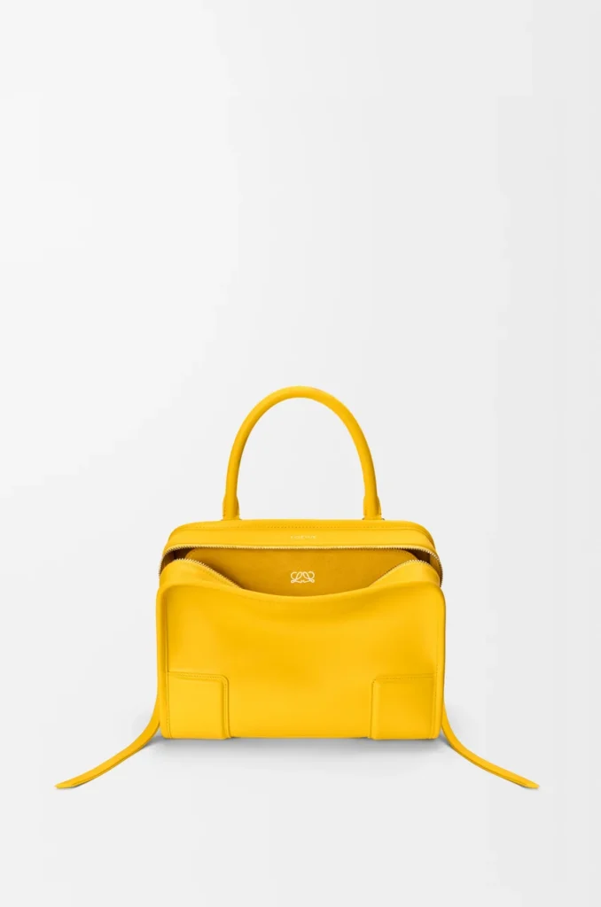 loewe-small-amazona-180-bag-in-soft-calfskin - Soigné Middle East A product image of the Loewe Small Amazona 180 Bag in Soft Calfskin