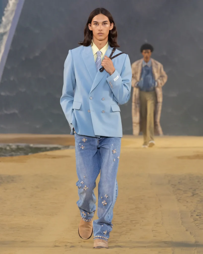 Image of a model walking the Louis Vuitton SS27 show