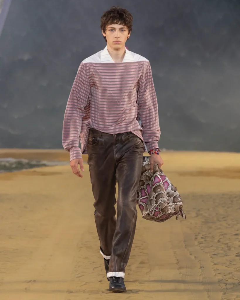 Image of a model walking the Louis Vuitton SS27 show