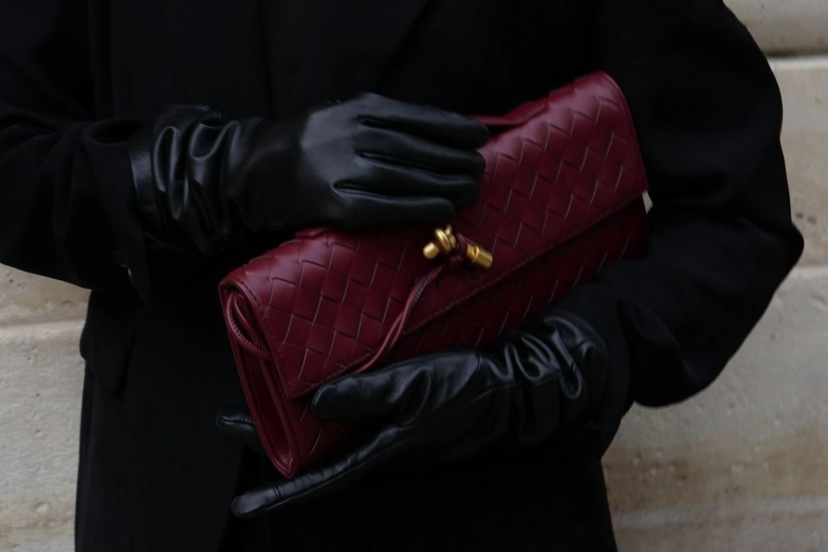 hand-bag-featuredwebp - Soigné Middle East - Soigné Middle East