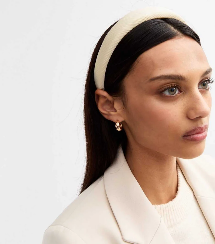padded-headbandwebp - Soigné Middle East hair trends 2026