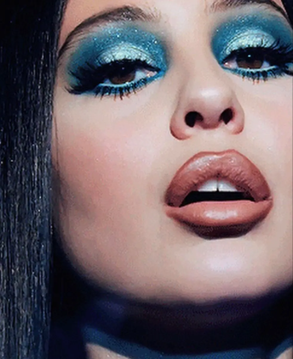 alexa-demie-euphoria-eyeshadow - Soigné Middle East