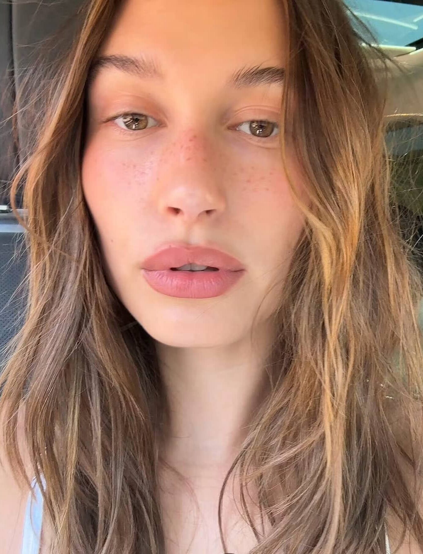 hailey-no-mascarawebp - Soigné Middle East no mascara trend