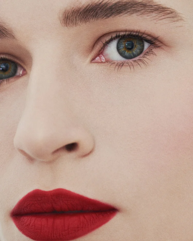 Sharon-Drugan-lips - Soigné Middle East Image of a woman in makeup, as part of a creative project by Sharon Drugan