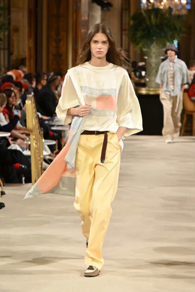 Tommy-Hilfiger-SS27-3 - Soigné Middle East Image of a model walking the Tommy Hilfiger SS27 show