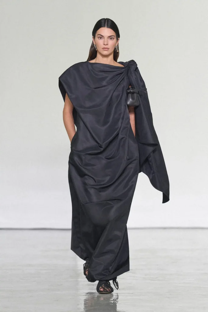 Image of Kendall Jenner walking the Bottega Veneta SS27 show