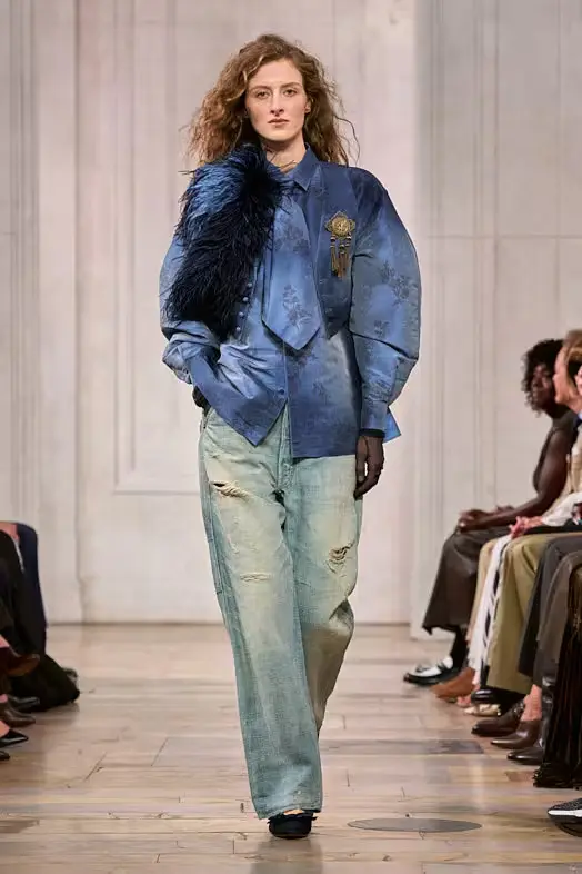 ralph-lauren-SS27-1 - Soigné Middle East Image of a model walking the Ralph Lauren SS27 show