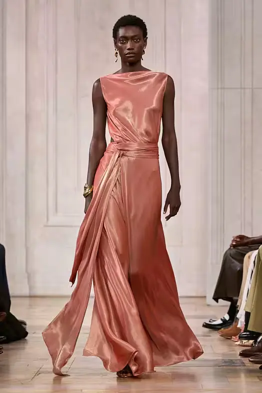 ralph-lauren-SS27-3 - Soigné Middle East Image of a model walking the Ralph Lauren SS27 show