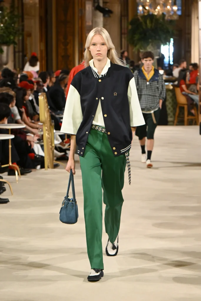 tommy-hilfiger-ss27-4 - Soigné Middle East Image of a model walking the Tommy Hilfiger SS27 show