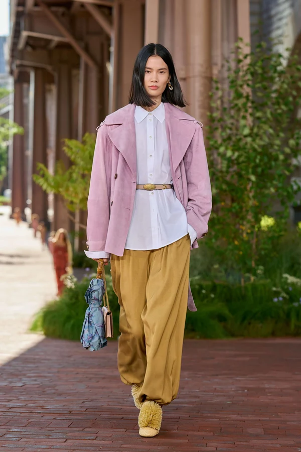 ulla-johnson-ss27 - Soigné Middle East Image of a model walking the Ulla Johnson SS27 show